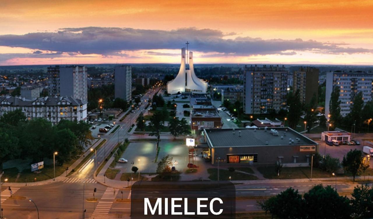 Willa "Aparthause" E-Apartamenty Mielec Exterior foto