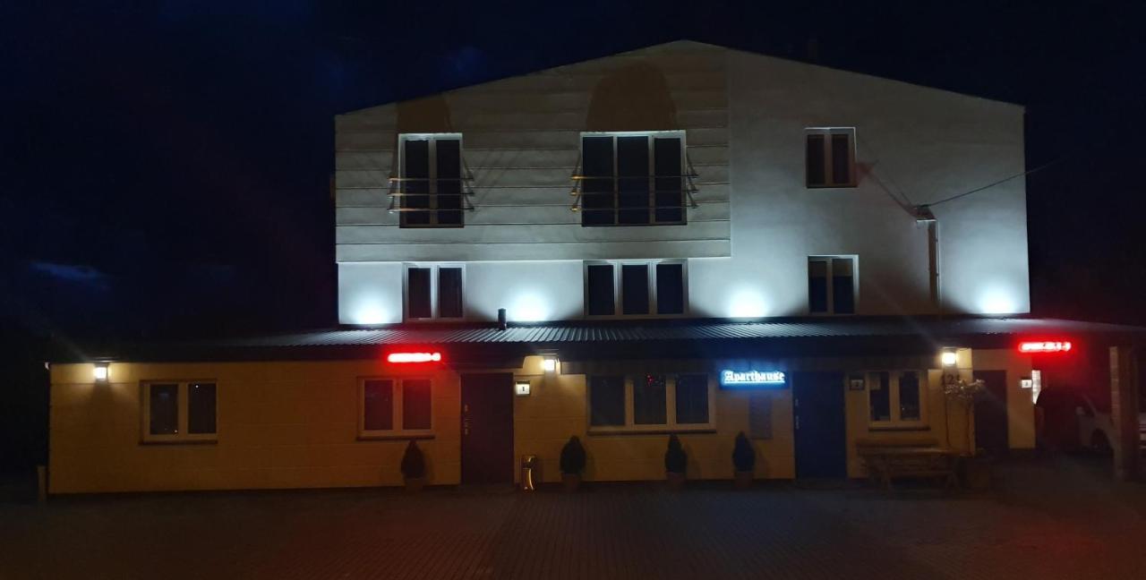 Willa "Aparthause" E-Apartamenty Mielec Exterior foto