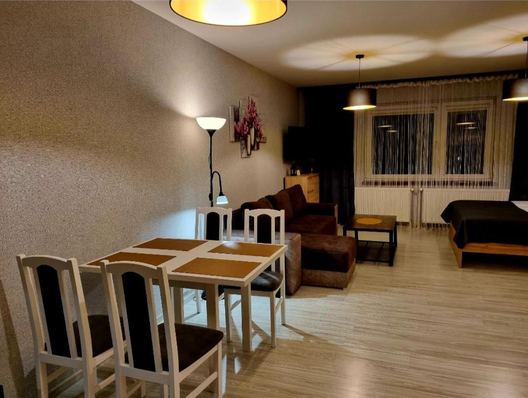 Willa "Aparthause" E-Apartamenty Mielec Exterior foto