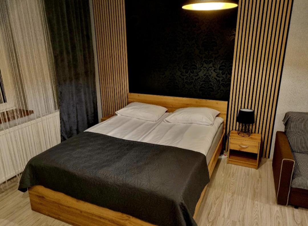 Willa "Aparthause" E-Apartamenty Mielec Exterior foto